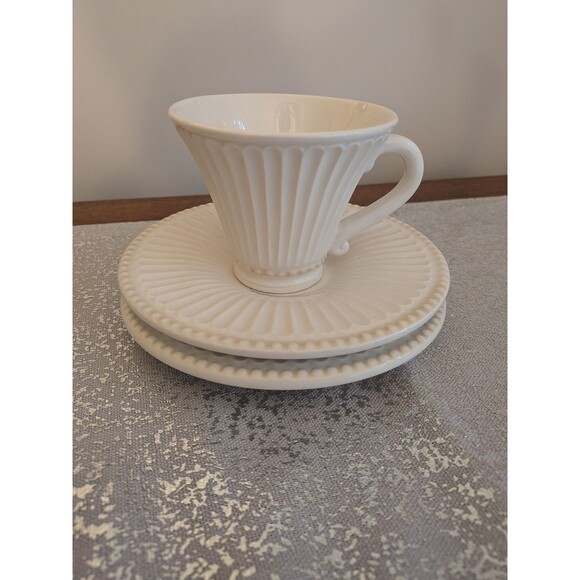 Lennox Butler's Pantry Ivory Footed 2 Tea Cup Saucer Sets Plus 2 Extra 7" Plates - Picture 1 of 16